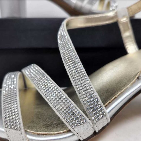 New women's 8.5W Naturalizer Vanessa2 silver strappy sandals heels 8.5 Wide - Picture 8 of 10